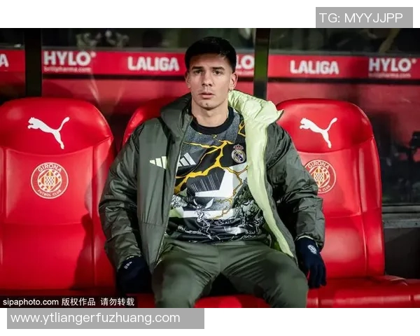 荷兰足球明星10号的传奇之路与辉煌成就回顾