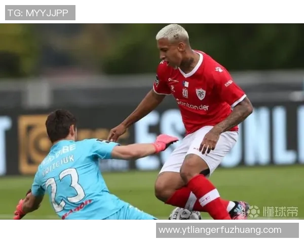 背锅的足球明星们如何在逆境中重塑自我与职业生涯